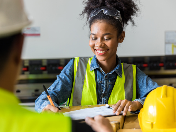 collaborateurs utilisant myIncotec application mobile RH demandes en quelques clics