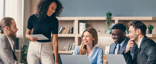 Équipe accompagnée par Incotec collaborant sur la mise en place d’un logiciel de gestion RH en entreprise