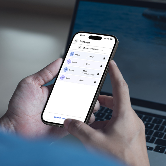 Badgeage mobile sur smartphone avec l’application myIncovar : solution de pointage au travail pour enregistrer les horaires et suivre les présences à distance.