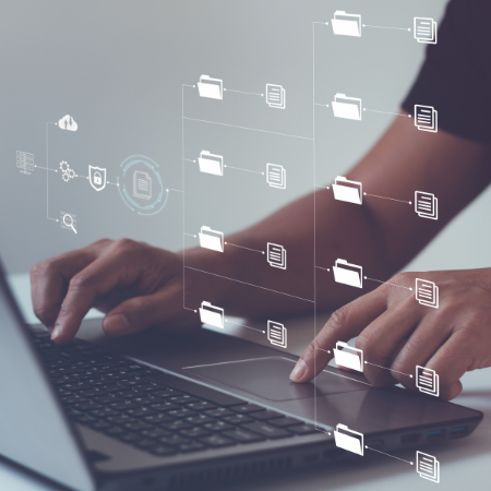 Logiciel SIRH et logiciel de paie : illustration d’une interface de connexion et d’échange de données RH sur ordinateur portable